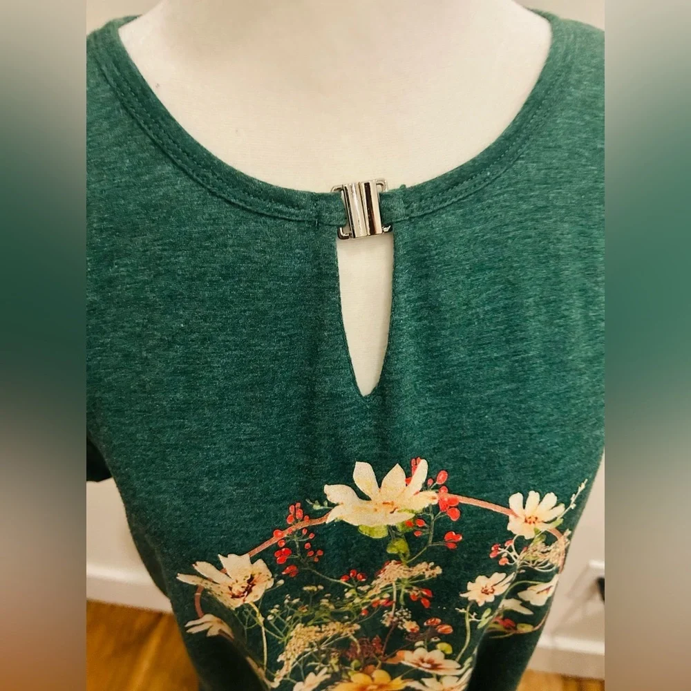 Green floral print tee shirt  women large - Picture 3 of 4